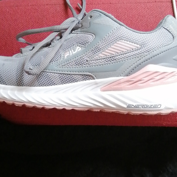 Amazing Condition Fila - Picture 2 of 4